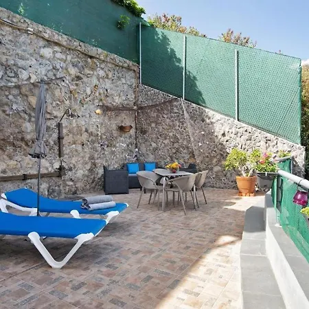 Bisangel House *